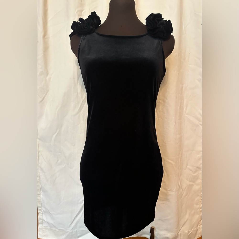Velvety body on dress with shoulder ruffles